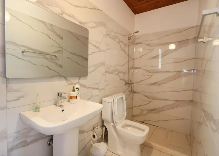 Affittacamere Shpiragu Village Experience *