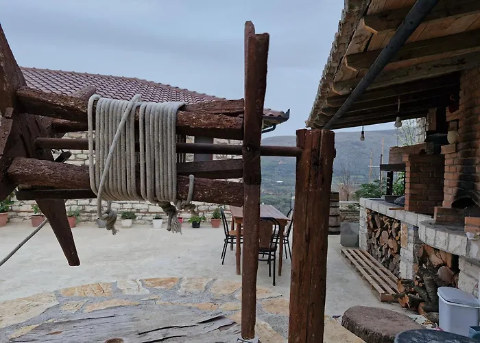 Affittacamere Shpiragu Village Experience *